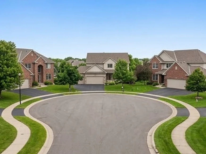 Eagan suburban cul-de-sac, summer