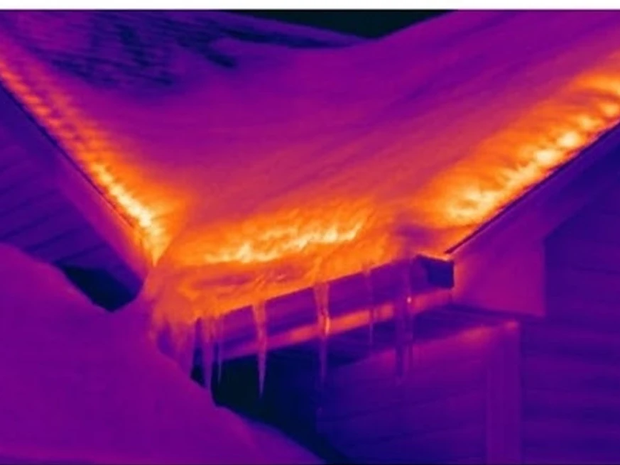 Infrared image of a roof edge where ice dams form, infrared heat-map view: thermal imaging in Waterloo, IA