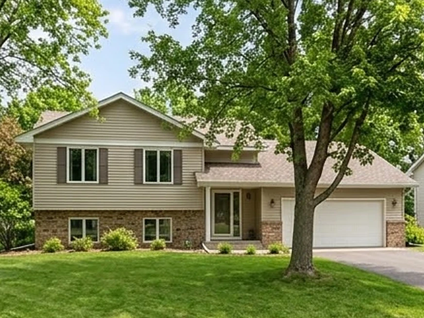 2010s split-level front, summer: residential inspection in Maplewood, MN